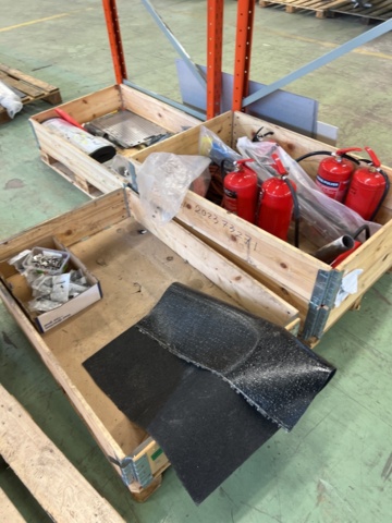 1243928-33 Lot with assembly material and fastening components