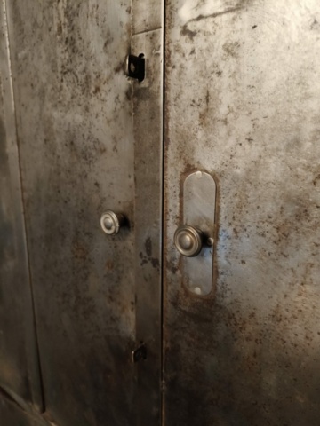 1289488-4 Sheet metal storage cabinet