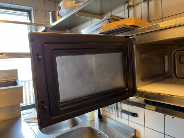 1303473-3 Restaurant micro, Sharp 1000W/R-15AT