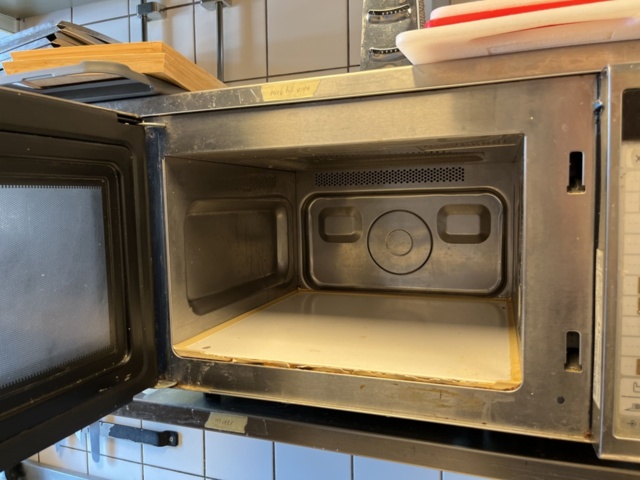 1303473-4 Restaurant micro, Sharp 1000W/R-15AT