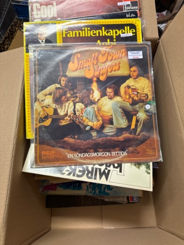 1316613-4 LP records 9 boxes