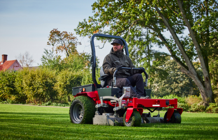 1333192-13 Electric riding lawn mower Cramer 82ZT132 - 2022 (NEW)