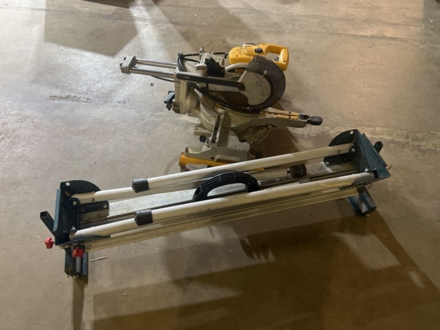 Miter saw with stand – DeWalt DW712-QS - PS Auction - We value the ...