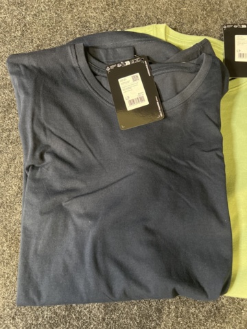 1334762-5 Helly Hansen Polos & T-shirts