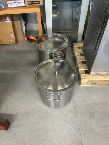 1335138-1 Stainless steel cisterns with tap, 4 pcs, 3 sizes