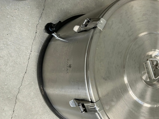1335138-4 Stainless steel cisterns with tap, 4 pcs, 3 sizes