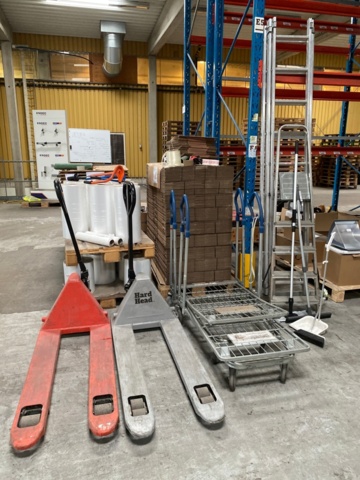 1329810-1 Pallet trucks, transport trolleys and ladders