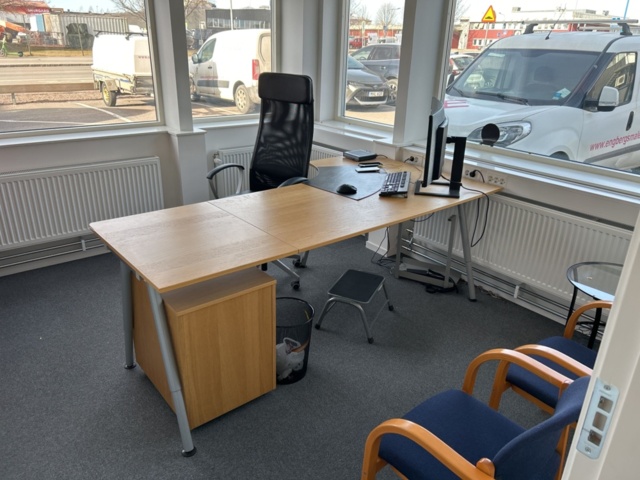 1286645-2 Office workstation - Desk, office chair, bookshelf, and more