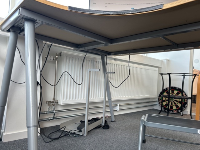 1286645-9 Office workstation - Desk, office chair, bookshelf, and more