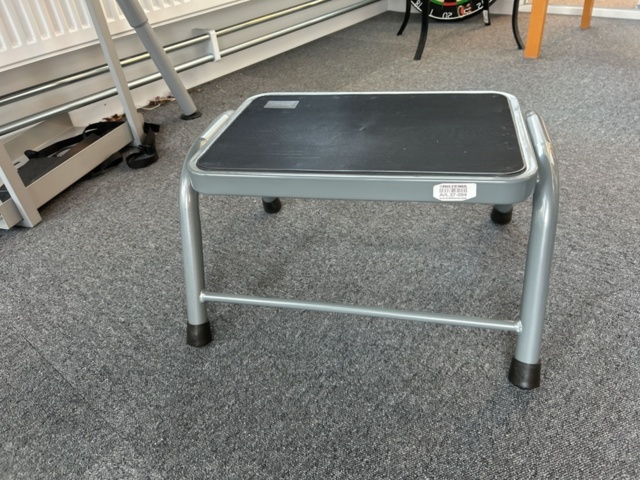 1286645-16 Office workstation - Desk, office chair, bookshelf, and more