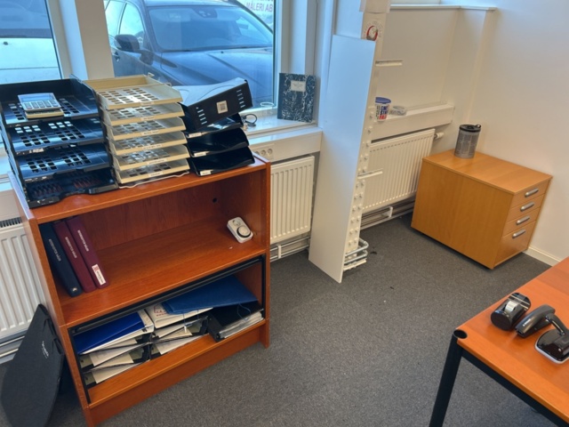 1286647-3 Office workstation - Desk, office chair, bookshelf, and more