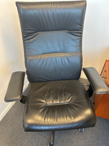 1286647-4 Office workstation - Desk, office chair, bookshelf, and more