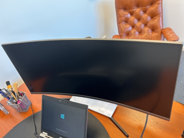 1286647-10 Office workstation - Desk, office chair, bookshelf, and more