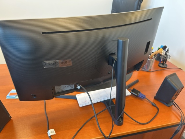 1286647-11 Office workstation - Desk, office chair, bookshelf, and more