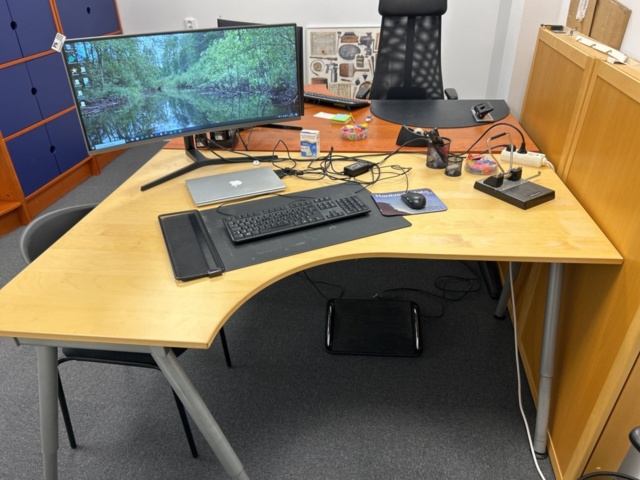 1286651-5 Office workplace - Desk, office chair, shelf, etc.