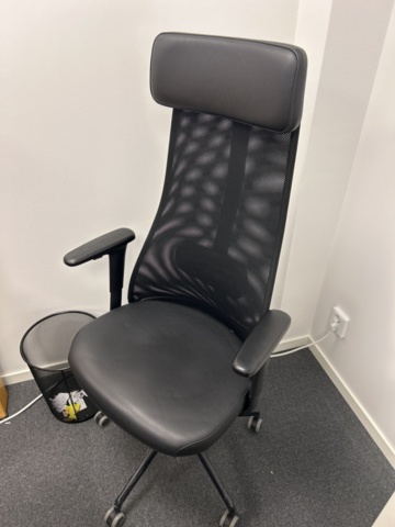 1286651-12 Office workplace - Desk, office chair, shelf, etc.