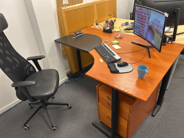 1286651-26 Office workplace - Desk, office chair, shelf, etc.