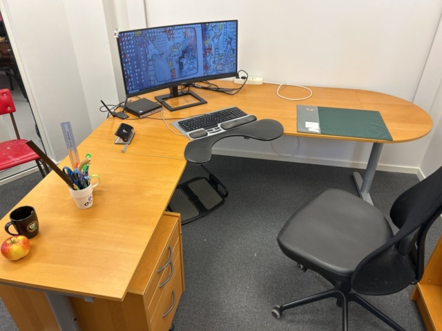 1286652-2 Office workplace - Desk, office chair, shelf, etc.