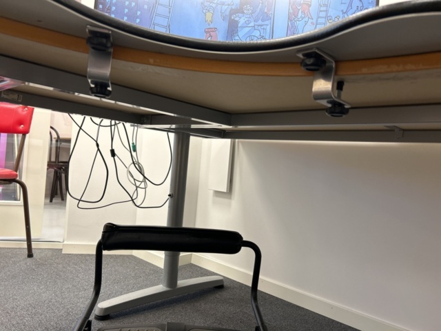 1286652-9 Office workplace - Desk, office chair, shelf, etc.