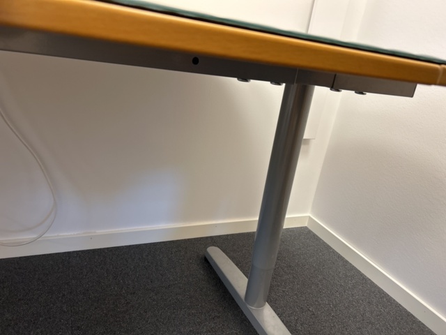 1286652-11 Office workplace - Desk, office chair, shelf, etc.