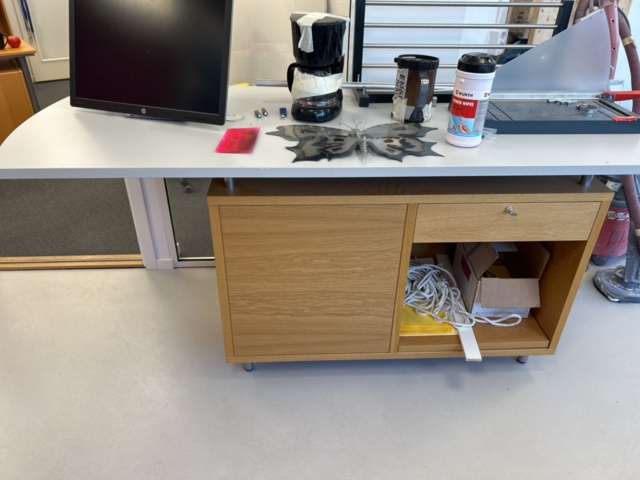 1286654-37 Miscellaneous furniture - Chairs, shelves, tables, and more