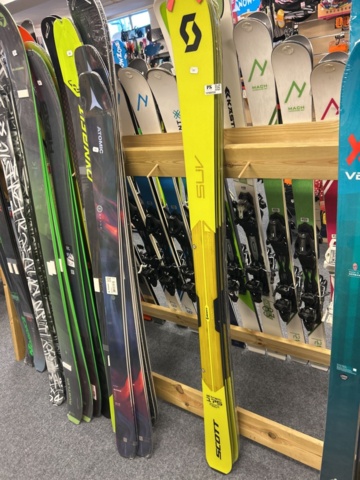 1298050-3 Skis Salomon Scott Suv (flat)