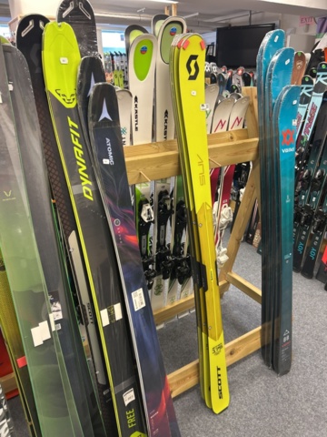 1298050-4 Skis Salomon Scott Suv (flat)