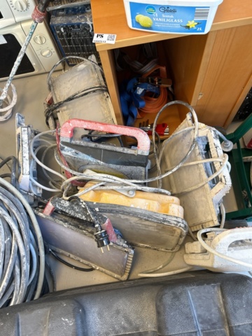 1332513-5 Various construction accessories - Electrical cables, fan heaters, mixers, and more