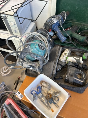 1332513-8 Various construction accessories - Electrical cables, fan heaters, mixers, and more