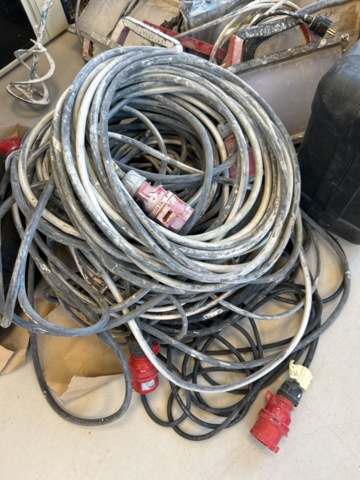 1332513-13 Various construction accessories - Electrical cables, fan heaters, mixers, and more