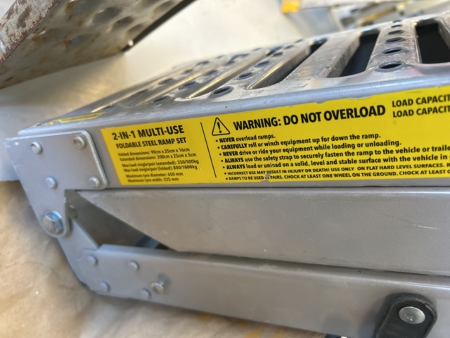 1332515-12 Loading ramps 3 pieces set up