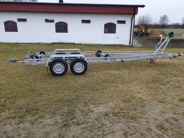 1339076-2 Boat trailer P 2724B BK HENGEREN - HCD94E