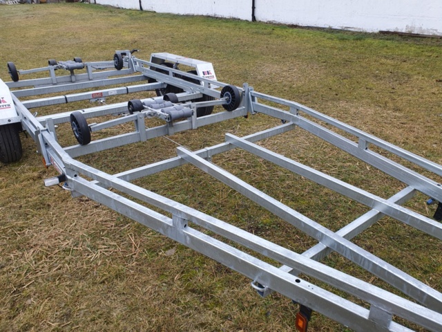 1339076-4 Boat trailer P 2724B BK HENGEREN - HCD94E