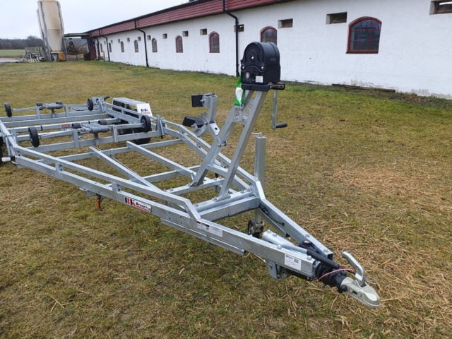 1339076-5 Boat trailer P 2724B BK HENGEREN - HCD94E