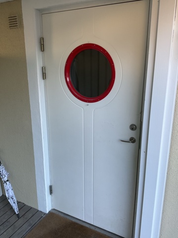 1198298-1 Front door with round window 10/21
