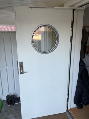 1198298-5 Front door with round window 10/21