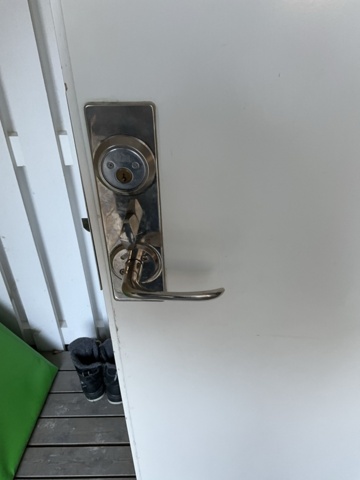 1198298-6 Front door with round window 10/21