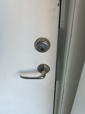 1198298-12 Front door with round window 10/21