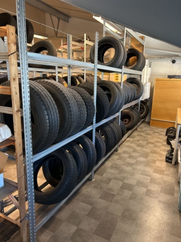 1289983-13 Tire racks and tires, see list