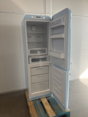 1137726-4 Smeg 50's Style Fridge/Freezer FAB32RPB5