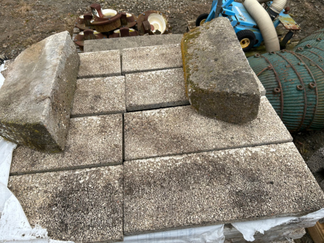 1339703-2 Lightweight clinker blocks