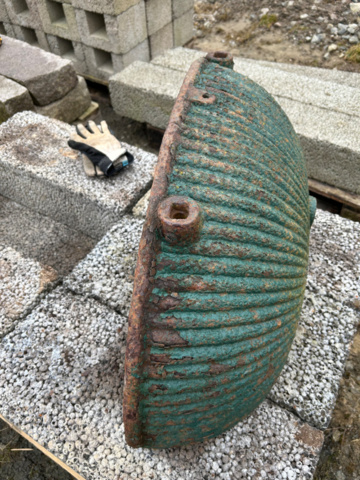 1339706-3 Cast iron feeding trough