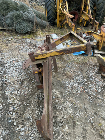 1339708-1 Road scraper repair object