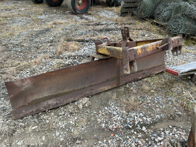 1339708-2 Road scraper repair object