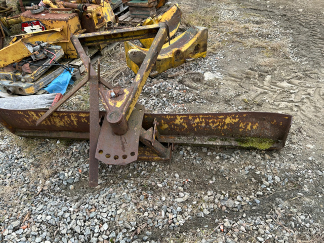 1339708-3 Road scraper repair object