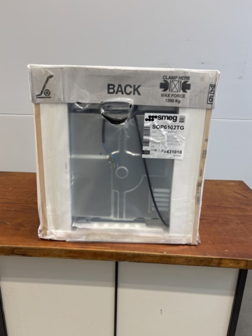1137736-5 Smeg thermo-ventilated oven SOP6102TG