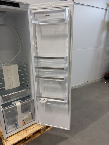 1137740-6 Smeg integrated refrigerator S8L1743E