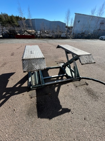 1289984-1 Scissor lift vehicle Nussbaum