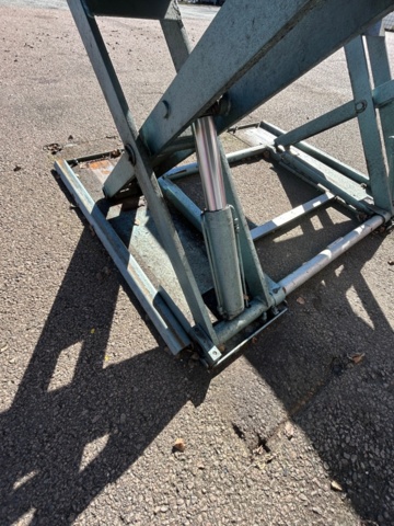 1289984-6 Scissor lift vehicle Nussbaum