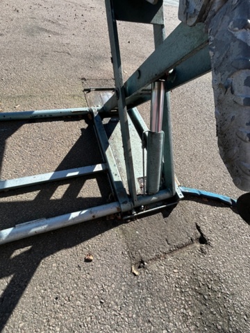 1289984-7 Scissor lift vehicle Nussbaum